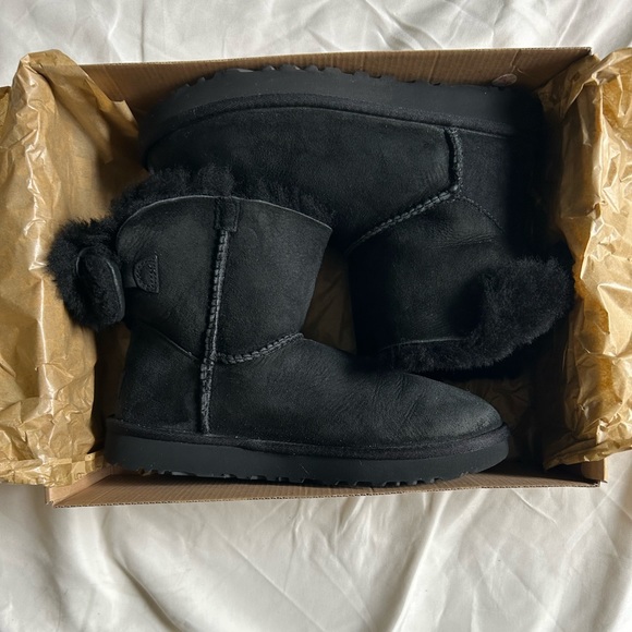 UGG Black Arielle Boots: Size 7 - Picture 8 of 12